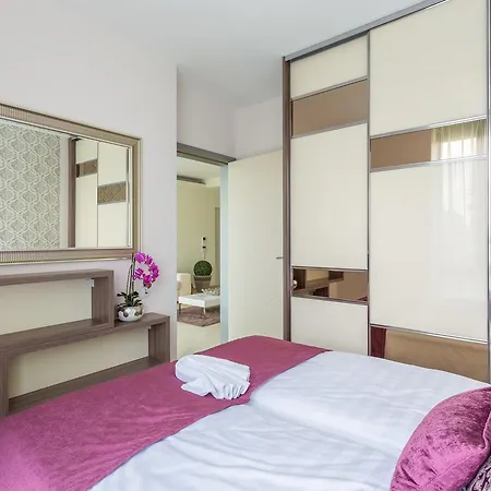 Port Delux Wellness & Luxury Hotel de apartamente