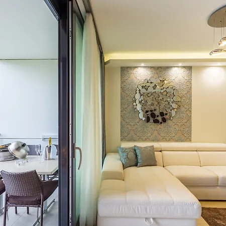 Port Delux Wellness & Luxury *
