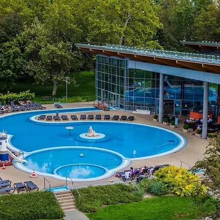 Port Delux Wellness & Luxury Hotel de apartamente Siófok